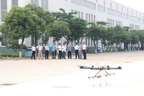 热烈欢迎多位领导莅临中煤就农业植保无人机进行参观考察